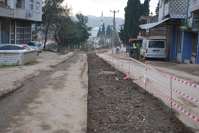 Kocaali'de altyapı çalışmalarında bozulan yollar tamir ediliyor