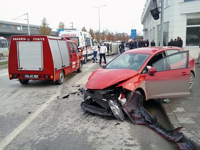 Donatım Mahallesi'nde kaza: 3 yaralı