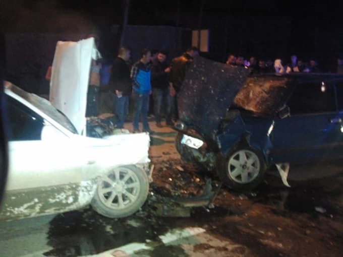 Araçlar kafa kafaya çarpıştı: 1 Ölü, 3 Yaralı