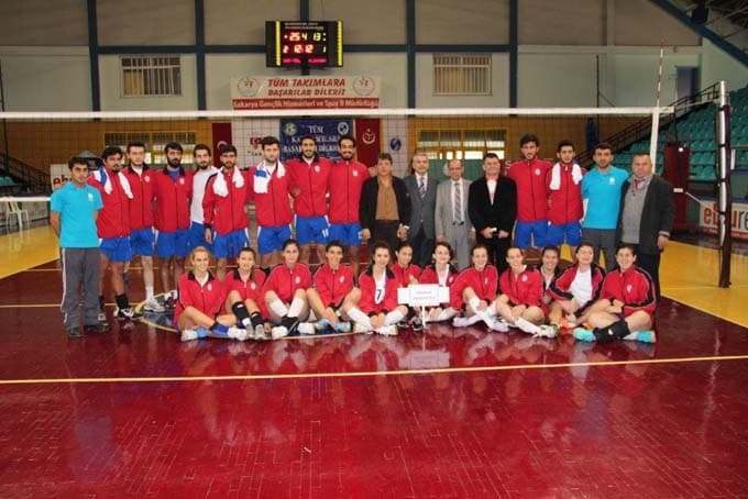 Üniversiteler arası voleybol maçları başladı