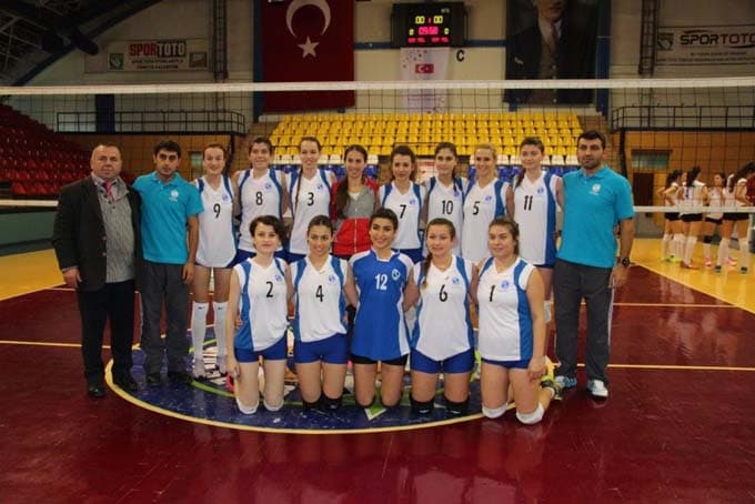 Üniversiteler arası voleybol maçları başladı