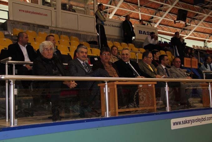 Üniversiteler arası voleybol maçları başladı