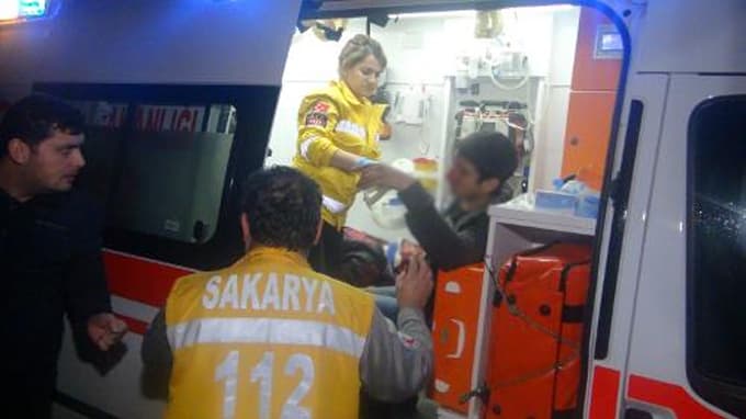 Panelvan direğe çarptı: 3 yaralı
