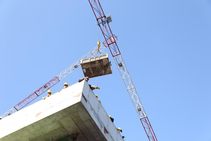 Sakarya'da yüksekten düşen inşaat işçisi yaralandı