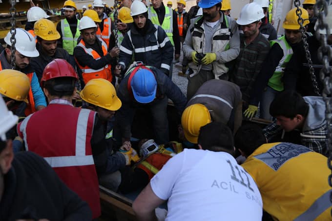 Sakarya'da yüksekten düşen inşaat işçisi yaralandı
