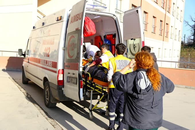 Sakarya'da yüksekten düşen inşaat işçisi yaralandı