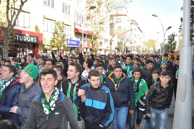 Sakaryaspor taraftarından destek yürüyüşü