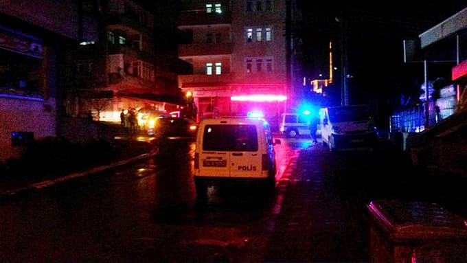 Kamyonetiyle doğalgaz kutusuna çarptı