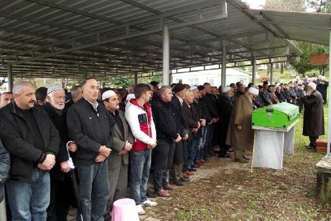 Yengesinin cenazesinde kalp krizi geçirip öldü