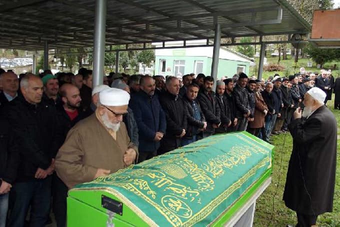 Yengesinin cenazesinde kalp krizi geçirip öldü