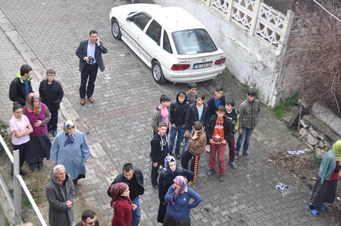 İki katlı evin çatısı yandı