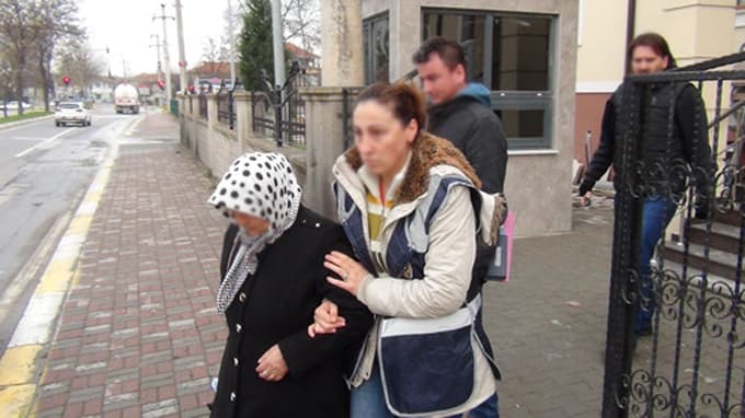 Kuyumculara sahte altın satan kadın yakalandı