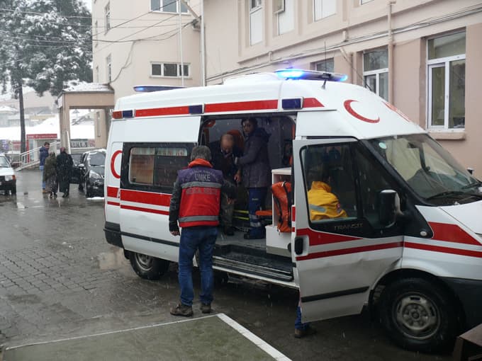Otomobil takla attı: 1 ölü, 2 yaralı