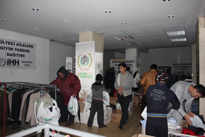 Sakarya İHH'dan mültecilere yardım