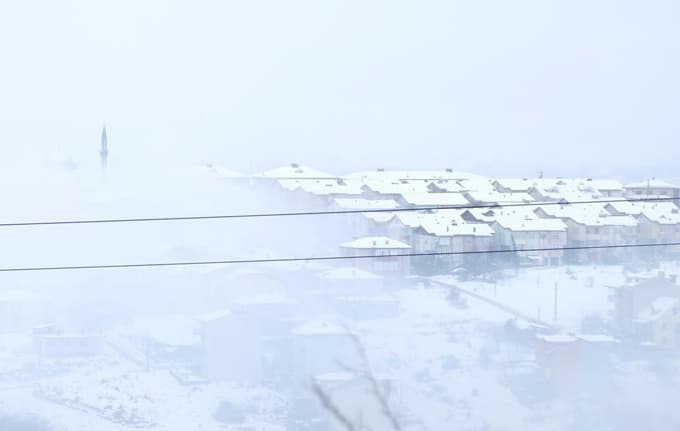 Kocaali'de 3 mahallenin yolları açılmaya çalışılıyor