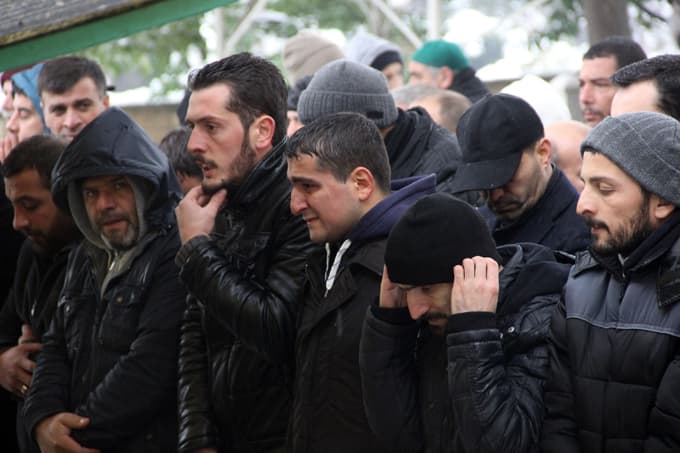 Voleybol oynarken kalp krizi geçiren şahıs öldü