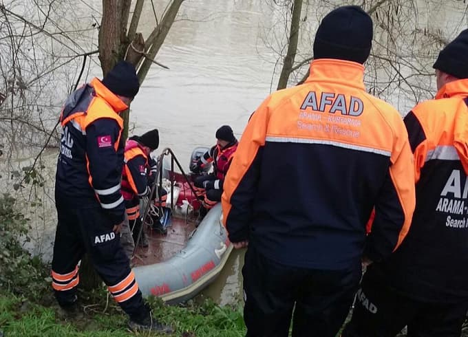 Sakarya Nehri'ne düşen avcı kayboldu 