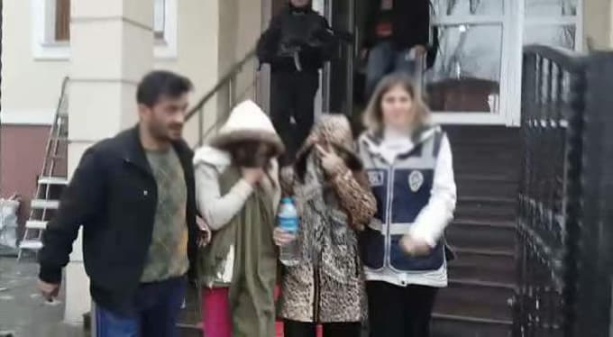 Dikkatli izleyici, hırsızları ele verdi
