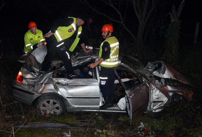 Sakarya'da otomobil devrildi: 2 ölü, 2 yaralı