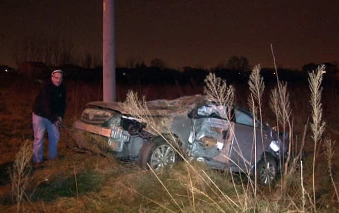 Otomobil tarlaya uçtu, sürücüsü alkollü çıktı: 2 Yaralı
