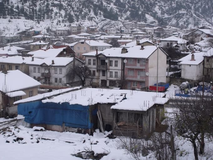 Taraklı Müftülük Sitesi çürümeye devam ediyor