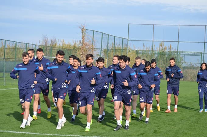 Sakaryaspor'un kamp çalışmaları sürüyor