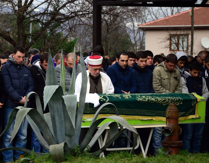 Sakarya'da otomobil devrildi: 2 ölü, 2 yaralı