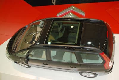 <p style="margin-bottom: 0cm" align="center"><font face="arial,helvetica,sans-serif" size="2">Citroen Picasso g&ouml;r&uuml;c&uuml;ye &ccedil;ıktı.</font></p>