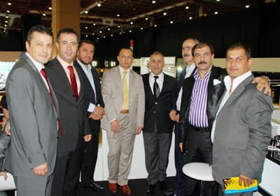 <p align="center"><font face="arial,helvetica,sans-serif" size="2">B&uuml;lb&uuml;ller Motorlu Ara&ccedil;lar sahibi Mehmet B&uuml;lb&uuml;l; Skoda bayileriyle tek tek g&ouml;r&uuml;şt&uuml;. <br /></font></p>