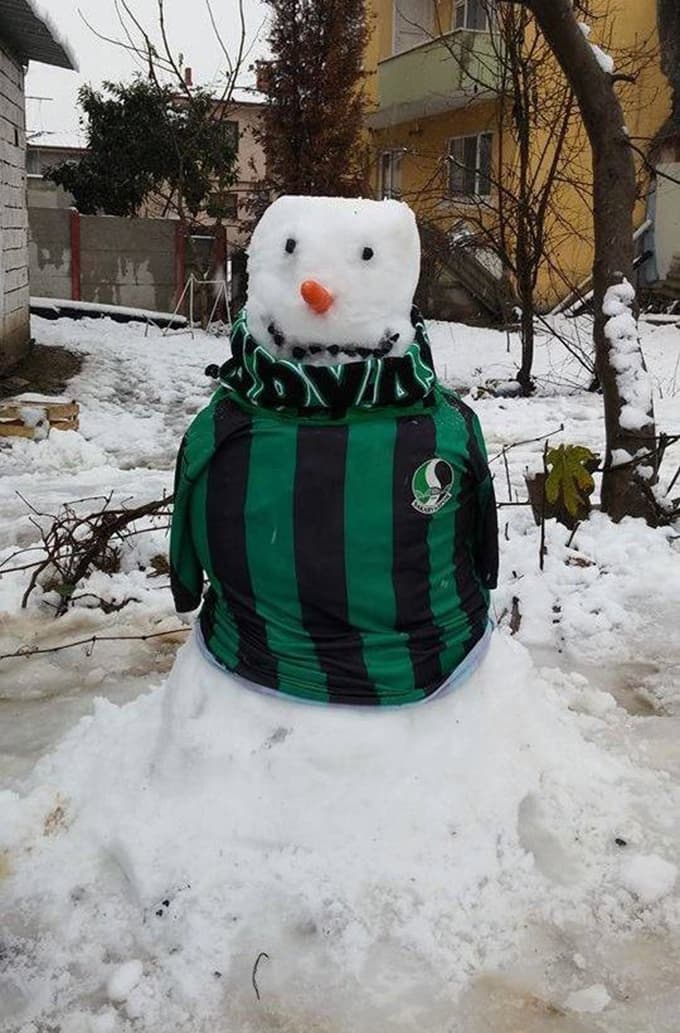 Sakaryalı vatandaşların yapmış olduğu, kardan hafızlar...