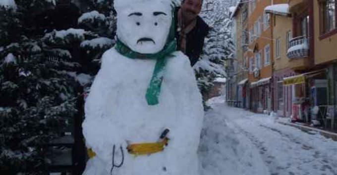 Sakaryalı vatandaşların yapmış olduğu, kardan hafızlar...