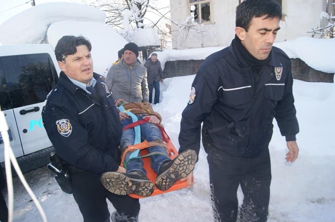 Sakarya'da "bonzai" kullanan 4 genç hastaneye kaldırıldı 