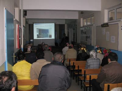 <font face="Arial" size="2">Genel kurulda yeniden Başkanlığa se&ccedil;ilen Yavuz Bozkurt yaptığı konuşmada <font color="#333399">&ldquo;Siz velilerimizin de destekleri ile iyi bir &ccedil;alışma d&ouml;nemi ge&ccedil;irdik. Okulumuzun her alanda başarılı olması i&ccedil;in uğraştık. Bundan sonraki hedefimiz, okulumuzun Sakarya&rsquo;nın ve T&uuml;rkiye&rsquo;nin sayılı okulları arasında yer almasını sağlamaktır. Ayrıca y&ouml;netim anlayışımız d&uuml;r&uuml;stl&uuml;k,adalet ve şeffaflık ilkeleri &uuml;zerine kuruludur.&rsquo;&rsquo;</font> dedi. </font><font face="Arial" size="2">Okul M&uuml;d&uuml;r&uuml; Feyzi Altun&rsquo;da konuşmasında <font color="#333399">&ldquo;Son yıllarda okulumuzda &ccedil;ok b&uuml;y&uuml;k değişiklikler yaşandı. Gerek akademik, gerek fiziki, gerekse sosyal- k&uuml;lt&uuml;rel alanlarda yapılan bu ilerlemeler artarak devam edecektir. Okulumuzun ilerlemesinde emeği bulunan y&ouml;netim kurulumuza, &ouml;ğretmen arkadaşlarıma ve t&uuml;m velilerimize teşekk&uuml;r ediyor hepinizi tebrik ediyorum &ldquo;</font>dedi.</font>