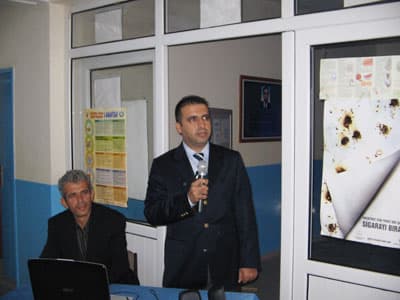 <p align="left"><font face="arial,helvetica,sans-serif" size="2">Toplantı sonunda okulu yaptıran hayırsever işadamı M Sadık Eratik&rsquo;in yollamış olduğu telgraf metni okundu. M. Sadık Eratik g&ouml;ndermiş olduğu telgrafta &rdquo;<font color="#333399">Bu g&uuml;zel eğitim yuvasını yaptırmayı Allah&nbsp; bana nasip etti;&nbsp; ancak bunu koruyacak, yaşatacak ve ileriye g&ouml;t&uuml;recek olan siz değerli velilerimizi ve &ouml;ğretmenlerimizi&nbsp; sevgi ve saygıyla kucaklıyorum. Genel kurul toplantınızın hayırlara vesile olmasını diliyor,her şeyin g&ouml;nl&uuml;n&uuml;zce olmasını temenni ediyorum.&rdquo;</font>dedi<br />&nbsp;<br />Genel kurul toplantısı velilerin dilek ve temennileriyle ile son buldu.</font></p>