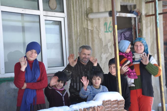 Gecekonduda jeneretörle yaşam mücadelesi