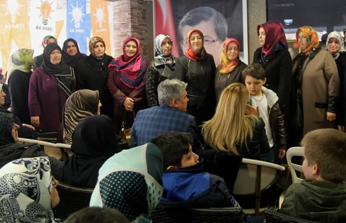 Ak Kadın Söğütlü'de başkanlığa yeniden Çiğdem Başkan seçildi