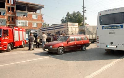 2 Kamyon Çarpıştı: 1 Yaralı