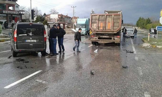 BBP Akyazı İlçe Başkan Yardımcısı Dursun kaza yaptı
