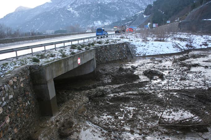 Doğançay Altgeçidi heyelan sebebiyle kapandı