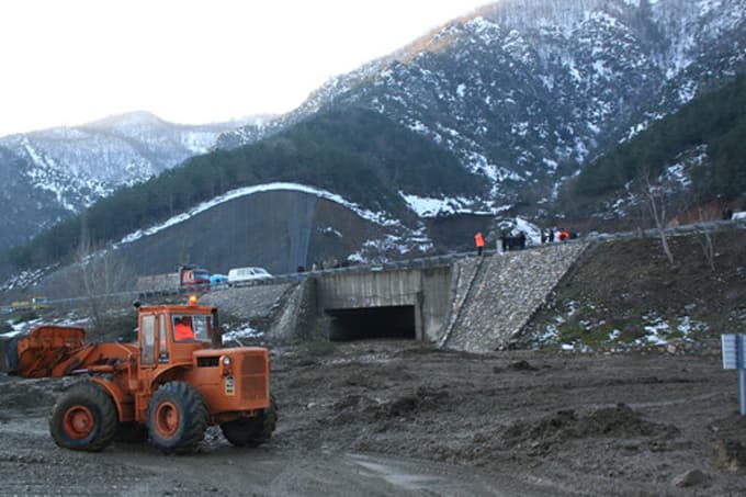 Doğançay Altgeçidi heyelan sebebiyle kapandı