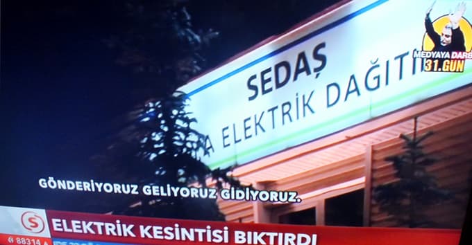 Öfkeli kalabalık SEDAŞ'ı bastı