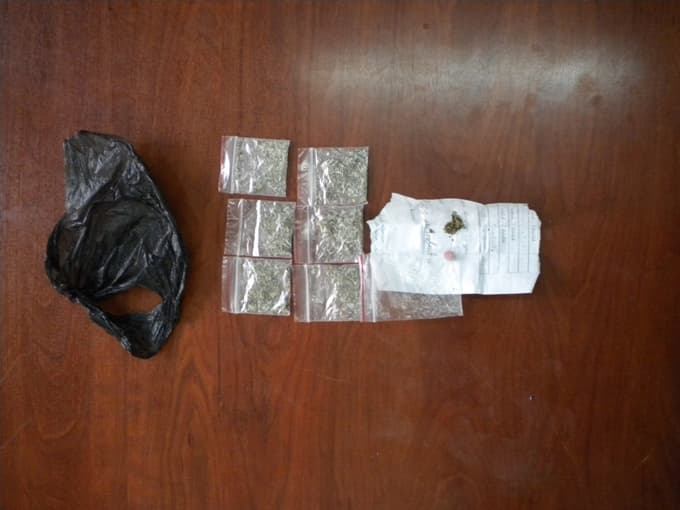 Polis uyuşturucu madde tacirlerini suçüstü yakaladı