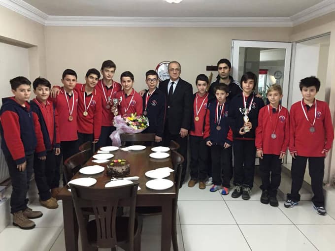 Badminton Turnuvasında Şafak Koleji birinci oldu