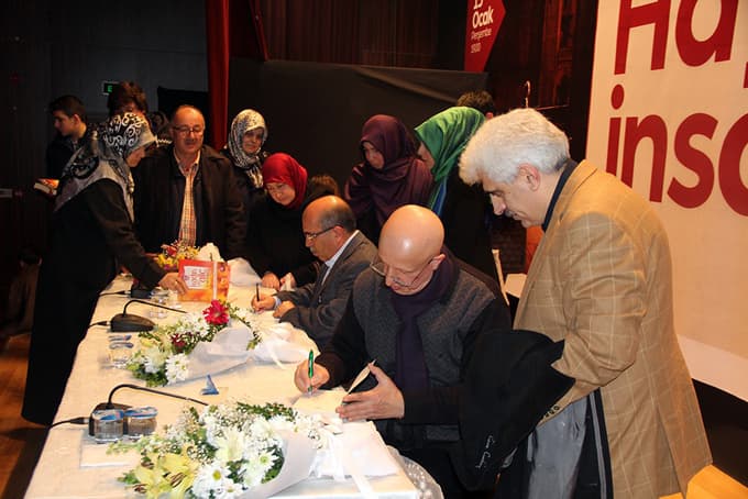 Etkinlikler 'Hayat ve İnsan' konferansı ile devam etti