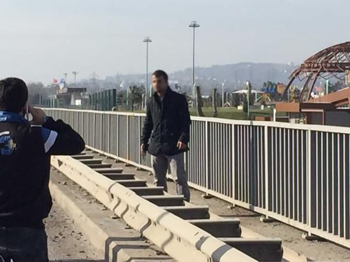 Sevgilisi terk etti, köprüde tabancayla intihara kalkıştı
