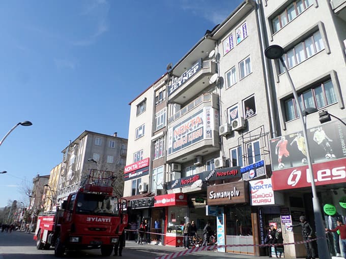 Kuvvetli rüzgar çatılarda hasara yol açtı