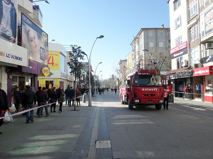 Kuvvetli rüzgar çatılarda hasara yol açtı