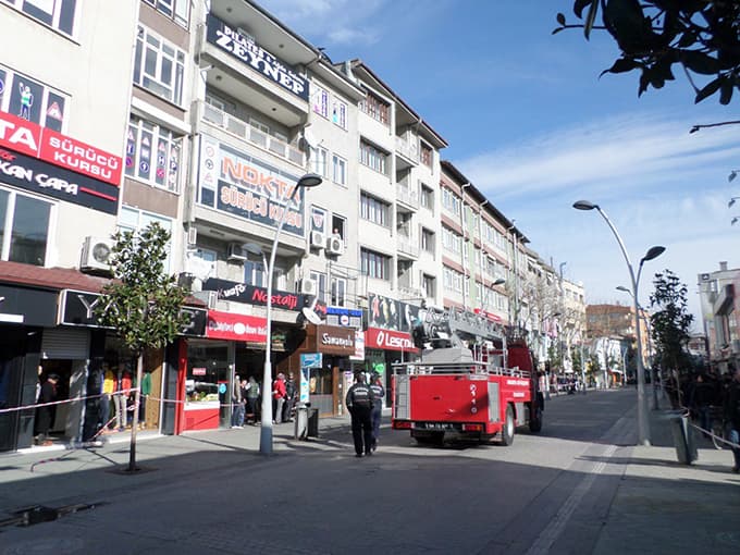 Kuvvetli rüzgar çatılarda hasara yol açtı