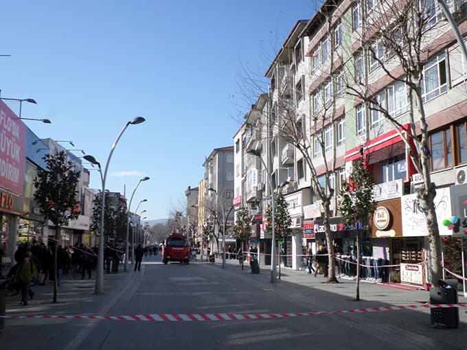 Kuvvetli rüzgar çatılarda hasara yol açtı