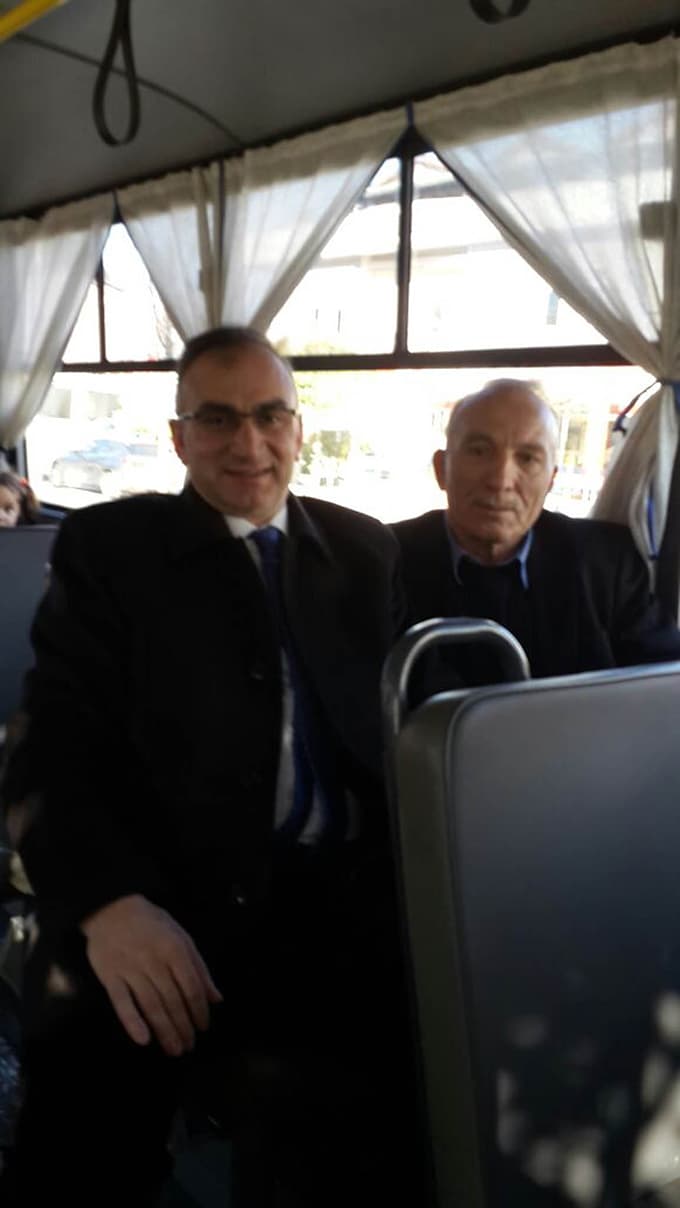 Yılmazer, halk otobüsüyle yolculuk yaparak vatandaşı dinledi